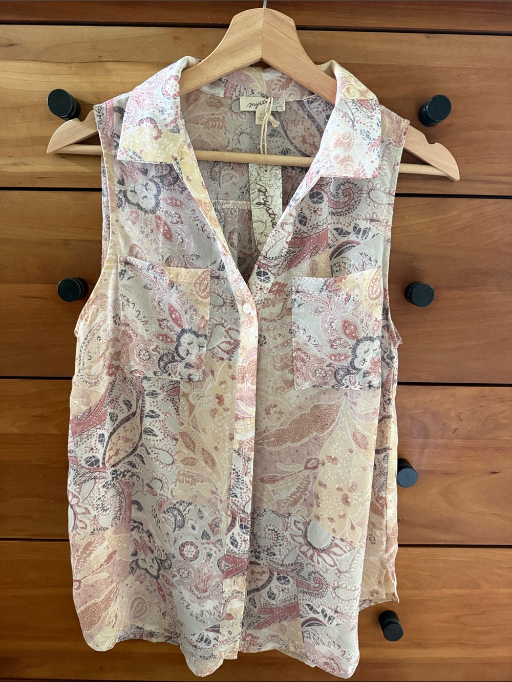 Mystree Sleeveless Paisley Button-Front Sheer Blouse in Blush & Cream NWT Size S
